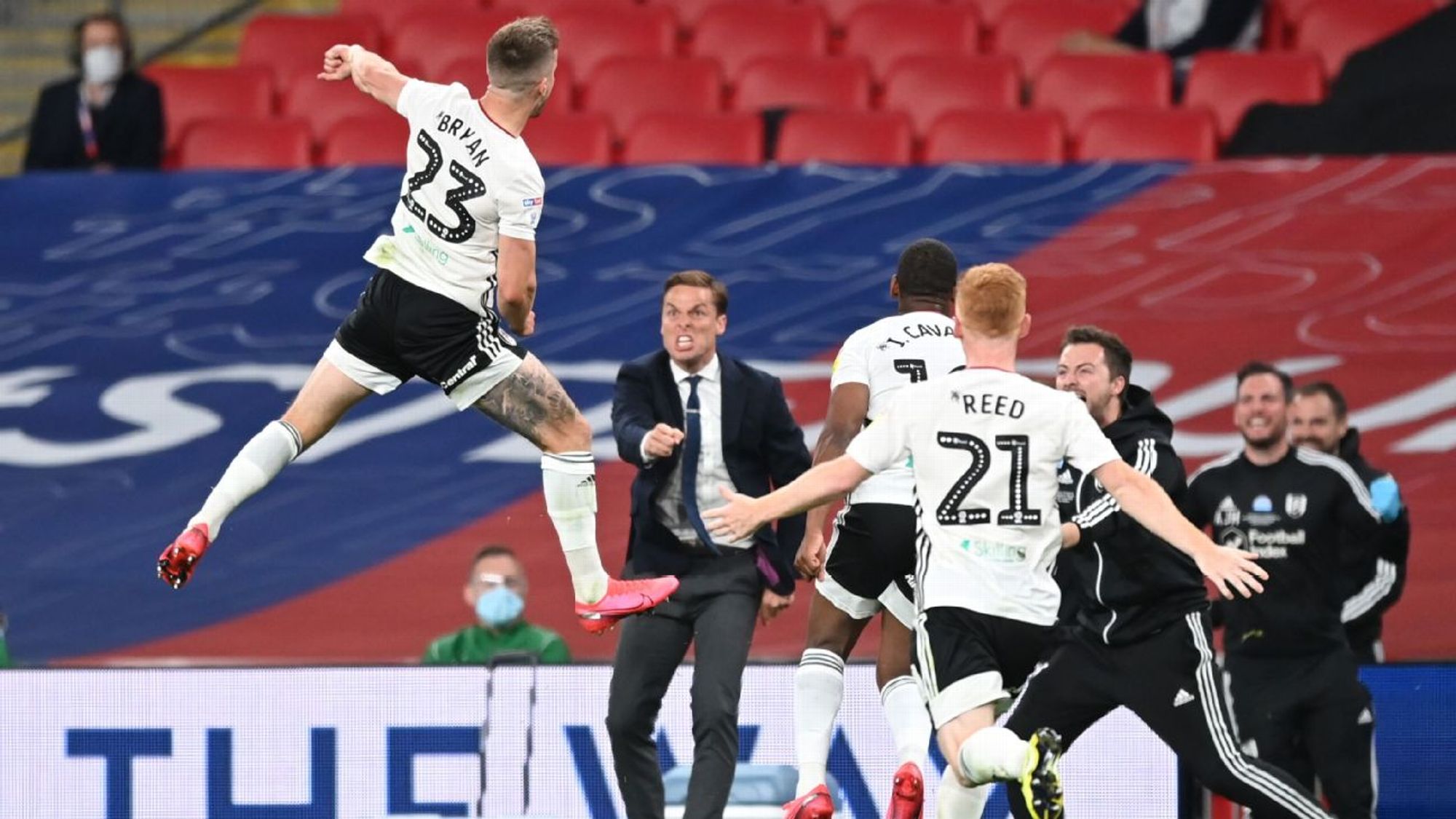 通过利用假 通过利用假